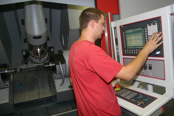 Despite being a high-end controller that offers many modern features, the Sinumerik 840D sl CNC is easy-to-use.