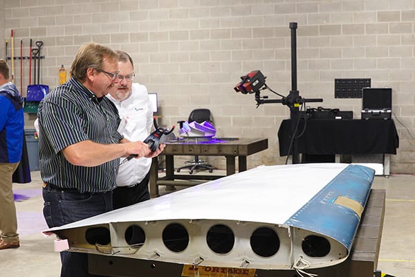 Scanning an airplane wing using the Leica AT960.
