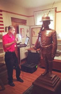 Scanning the statue