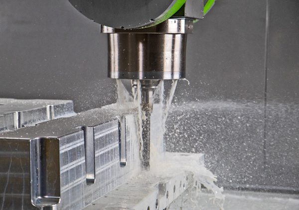 Zimmermann FZ40c is cutting and spraying away extra metal shavings