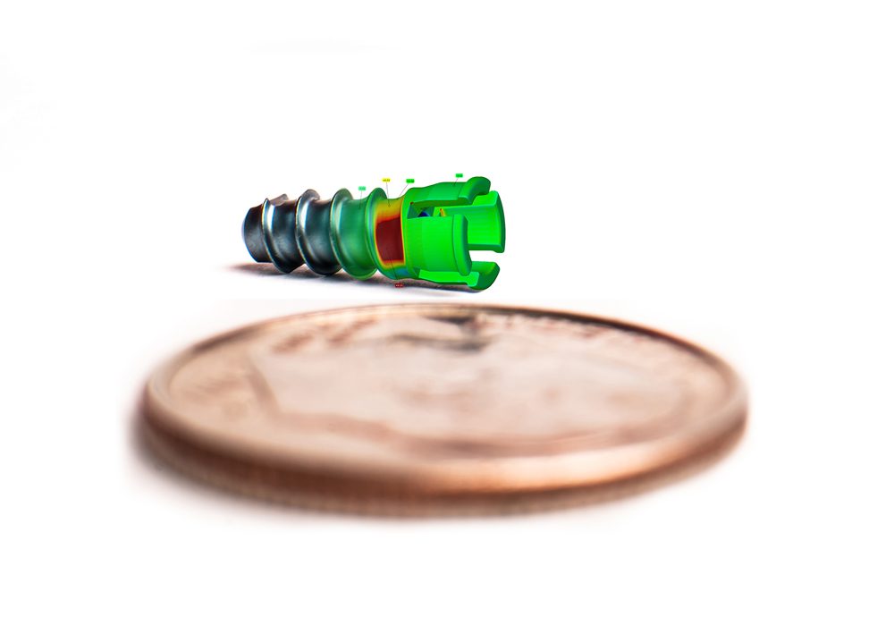 A color map comparison of a 4mm titanium screw, using CT scanning.